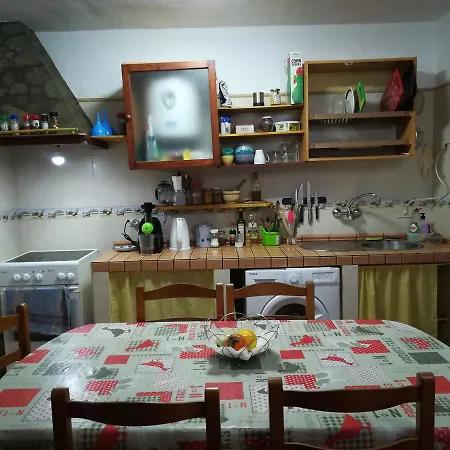 Elena's Fair House אכסניה *