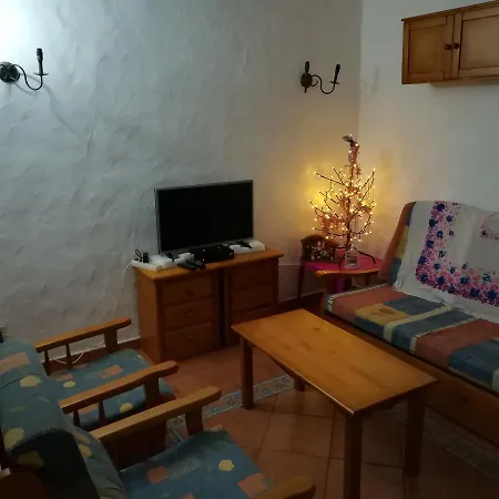 אכסניה Elena's Fair House