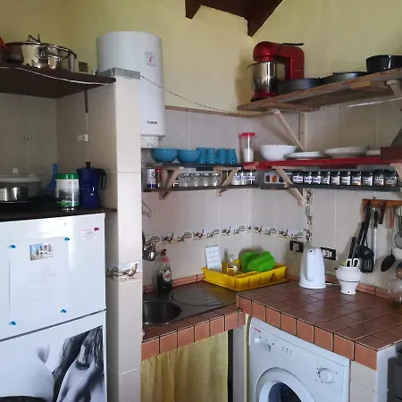 Elena's Fair House אכסניה *