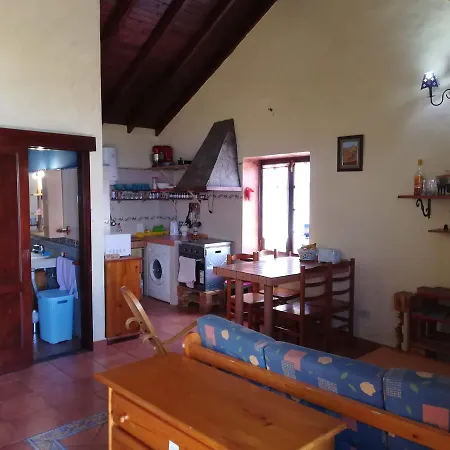 Elena's Fair House אכסניה *
